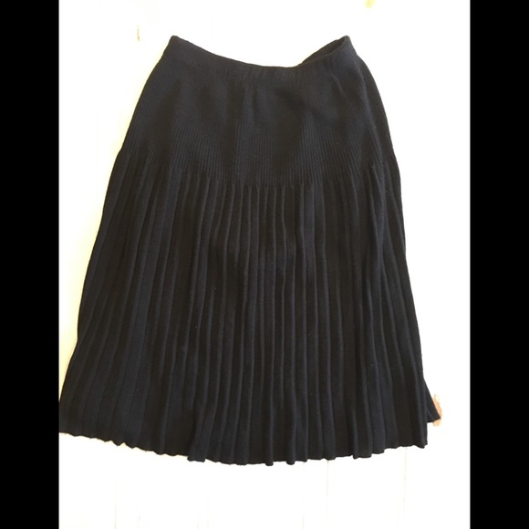 Diane Von Furstenberg Dresses & Skirts - Diane Von Furstenburg Wool Pleated Midi Skirt